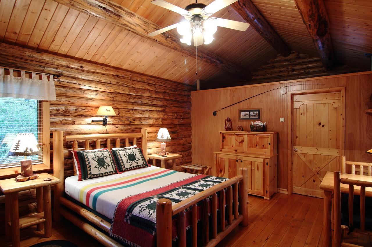 Silverwolf Log Chalets Coram Exterior foto